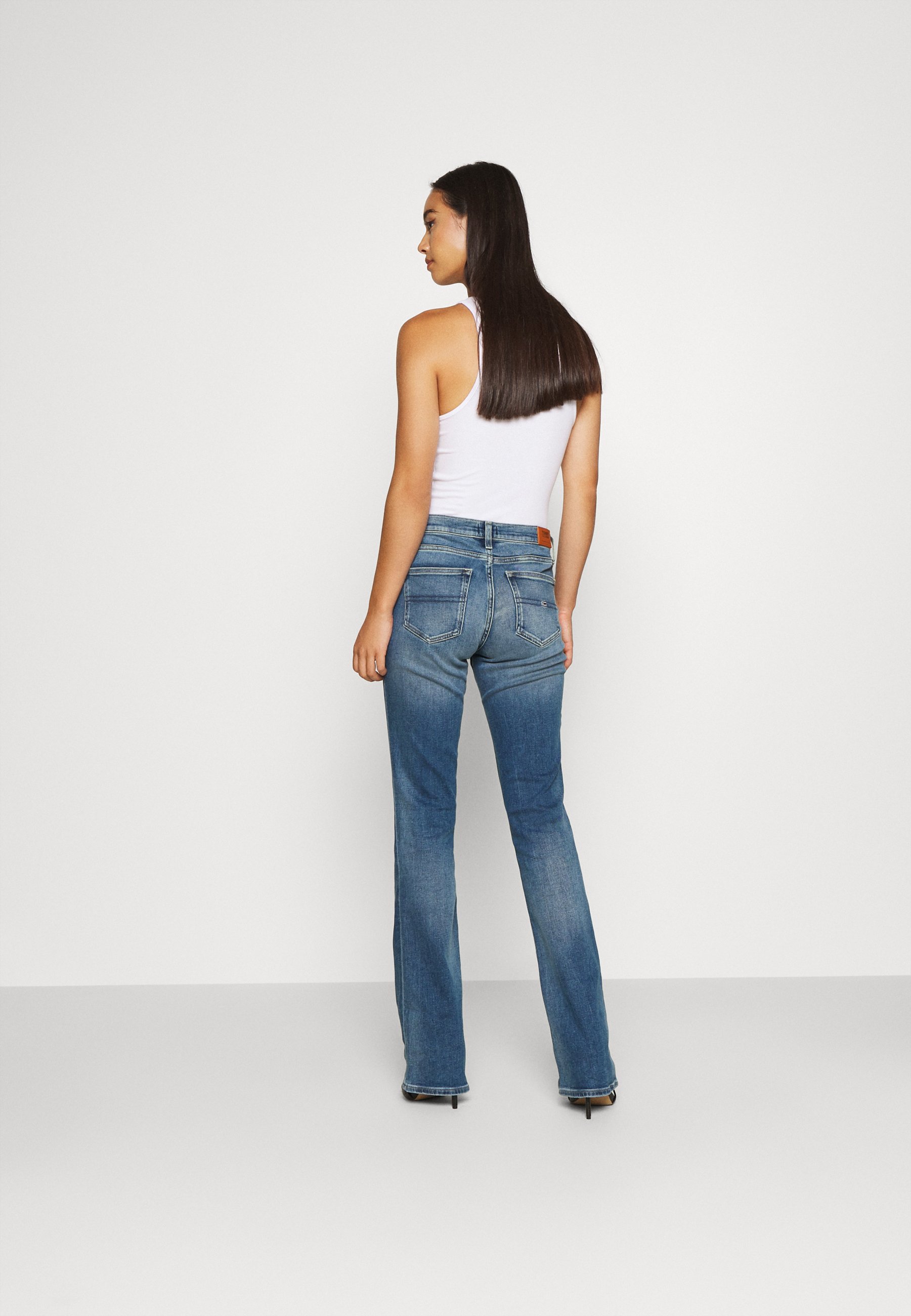 كل واحد انتحار المضغ hilfiger sophie 