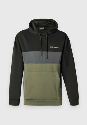 Hoody met een zwarte bovenkant, een grijze horizontale streep en een olijfgroene onderkant. Voorzien van een voorste kangoeroezak en logo-detail.