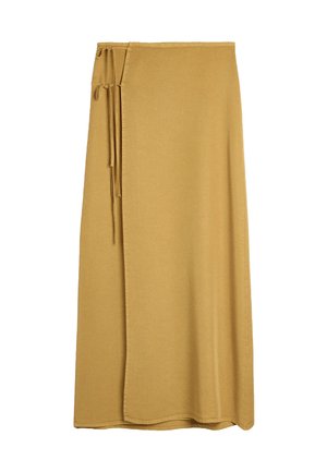Długa musztardowa spódnica w stylu wrap z bocznymi wiązaniami, prostym krojem i miękką teksturą materiału.