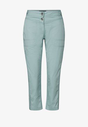 Jasnoniebieskie krótke spodnie o gładkiej fakturze, z dwoma przednimi kieszeniami, podwójnym zapięciem na guziki i szwami wzdłuż nóg.