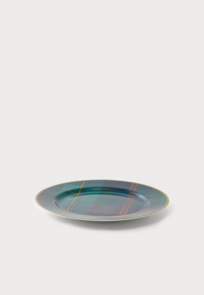 Farfurie ceramică rotundă, cu un model în carouri verde-albăstrui, cu dungi roșii și galbene, finisată cu un contur subțire din aur.