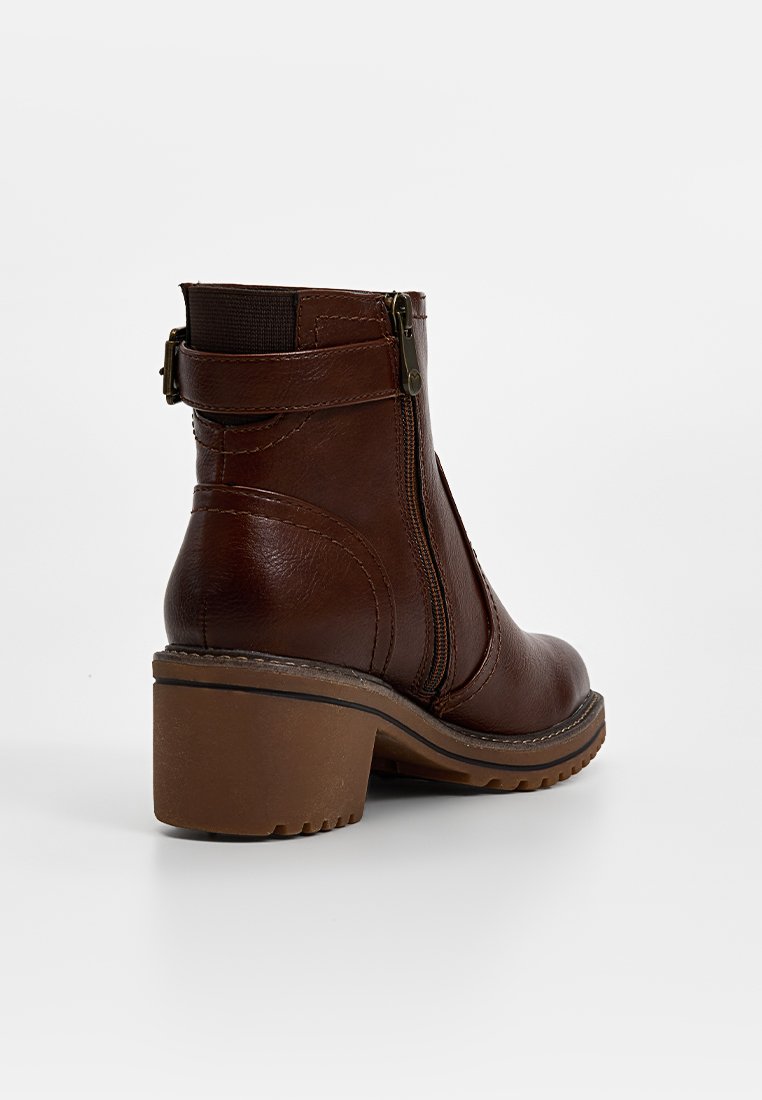 Braune Leder-Schnürstiefelette mit blockiertem Absatz, seitlichem Reißverschluss und elastischem Einsatz. Strukturierte Oberfläche mit einer robusten Gummisohle.