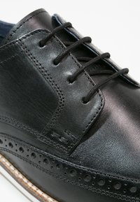 Pier One Chaussures à lacets - black