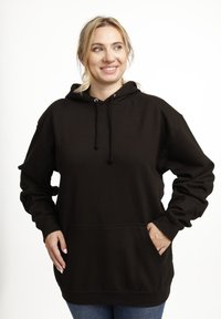 Felpa nera con cappuccio realizzata in cotone morbido, dotata di tasca frontale, cordini regolabili e vestibilità comoda. Design semplice senza motivi visibili.