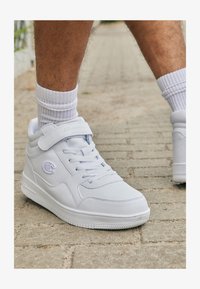 Δεν επιλέχθηκε, triple white