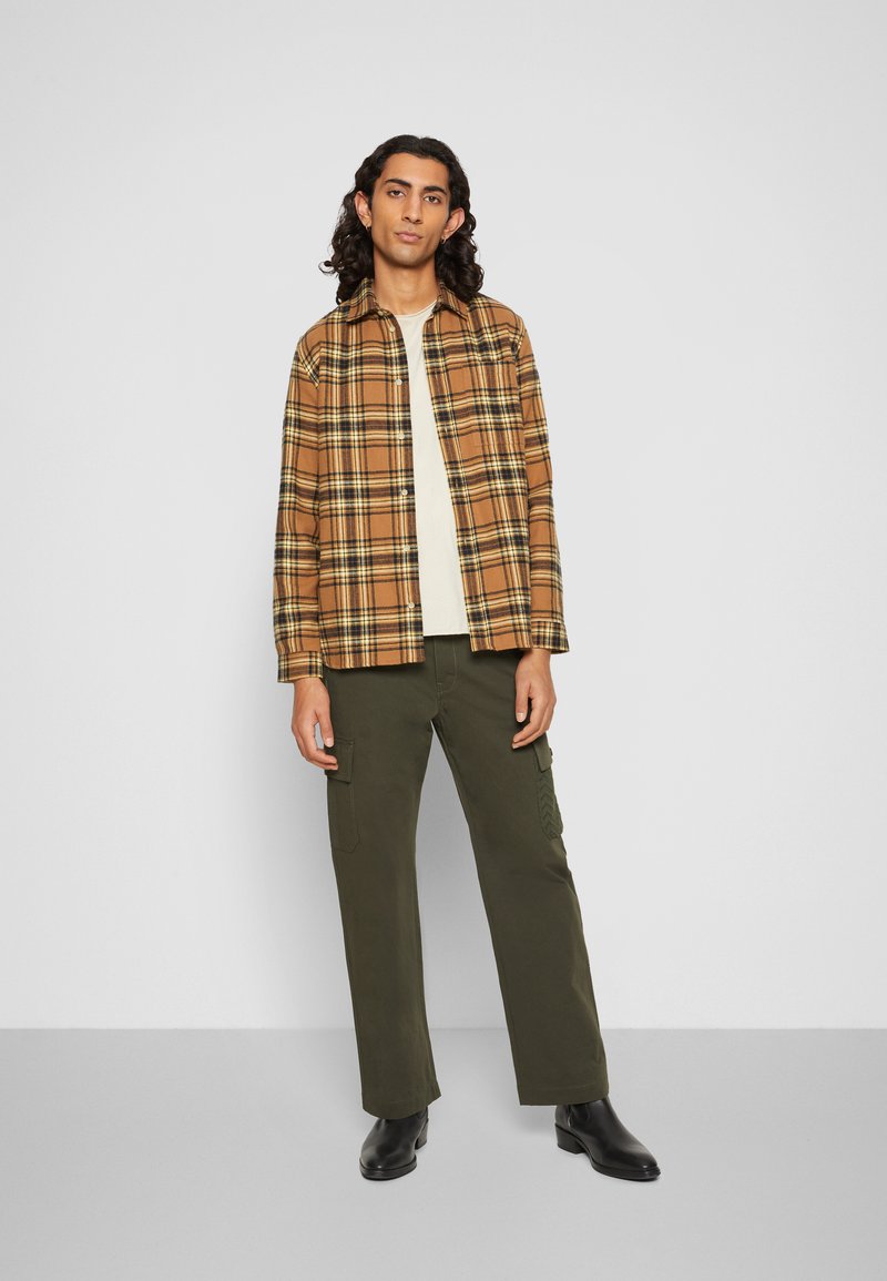 Herren T-shirts & Polos | Missoni TROUSERS Cargohose verde/grün - CH58414 Herren T-shirts & Polos | Missoni TROUSERS Cargohose verde/grün - CH58414