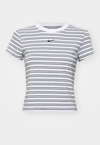 Crop top de manga corta con rayas horizontales blancas y negras, cuello redondo y pequeño logo de Nike en negro en el centro del pecho.
