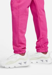 pantalon nike homme rose