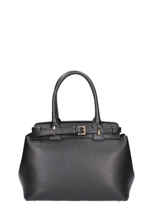 Zwarte leren handtas met een steenslag textuur, dubbele handvatten, gouden hardware en een gespaccent op de voorkant. Compacte vierkante silhoutte.