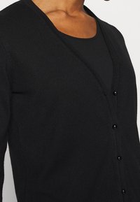 More & More Chaqueta de punto - black