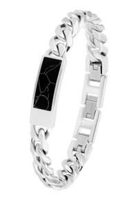 Pulsera de cadena de plata con una placa rectangular de patrón de mármol negro y un cierre de solapa.