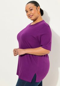 Ulla Popken PLUS SIZE SHORT SLEEVE TEE  - Basic T-shirt - classic dark purple