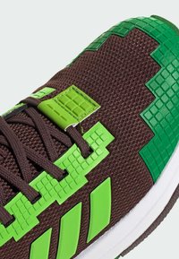 adidas Sportswear MINECRAFT    - Tenisky - auburn   semi solar green   cloud white