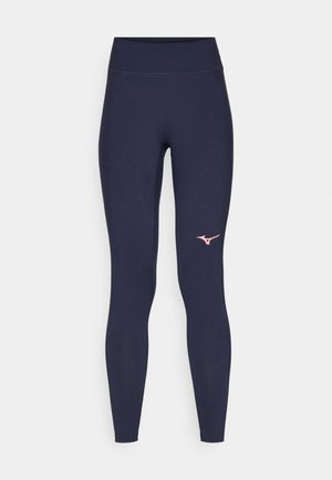 Sötétkék leggings, magas derékkal, rugalmas anyagból készült. Az alsó bal lábon rózsaszín logó található. Simaság, testhez simuló dizájn jellemzi.