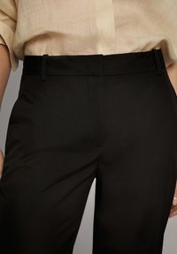 Massimo Dutti Spodnie materiałowe