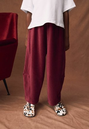 Next, REGULAR FIT - BARREL - Pantalones - berry red