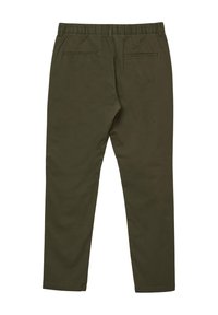 Pantaloni verde oliva a vestibilità morbida con vita elasticizzata e due tasche posteriori. La texture del tessuto appare liscia e leggera.