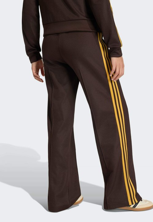 adidas CLASSIC TRACK PANTS - Pantalones deportivos - aurora coffee preloved yellow — photo 2