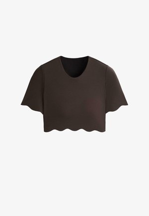 Czarny krótki top z krótkim rękawem, z falistymi krawędziami na rękawach i u dołu, z okrągłym dekoltem na białym tle.