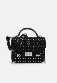 Czarna zamszowa torebka z srebrnymi ćwiekami, górną rączką oraz odpinanym paskiem na ramię. Posiada metaliczne zapięcie oraz ozdobne ćwieki w wzory.