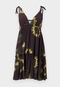 Αμάνικο μαύρο φόρεμα με κίτρινα σχέδια ηλιοτροπίου, V-λαιμόκοψη, ζωνάρι που μαζεύει στη μέση, φούστα με στρώσεις και ρυθμιζόμενους ιμάντες στον ώμο με δέσιμο.