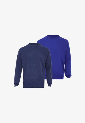 Twee truien met lange mouwen en een ronde hals, één donkerblauw aan de voorkant en één felblauw aan de achterkant, weergegeven op een witte achtergrond.