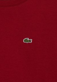 Lacoste TEE TURTLE NECK - Jednoduché tričko - bordeaux