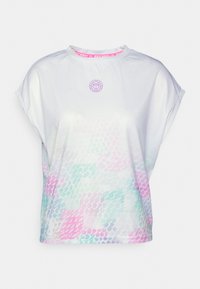 Biała siateczkowa koszulka z krótkim rękawem z gradientowym wzorem w pastelowych kolorach, z okrągłym dekoltem i małym fioletowym logo na piersi.