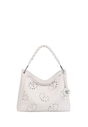 Borsa bianca con manico intrecciato, motivi di perforazioni circolari sul corpo e un ciondolo rotondo con un emblema di uccello.