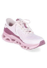 Chaussure de sport rose clair et mauve avec tige en mesh respirant, fermeture lacets, et semelle épaisse avec un design géométrique découpé.