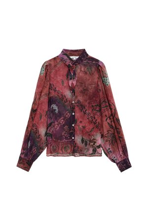 Blusa de manga larga con botones, con estampados florales en rojo, púrpura y verde, y un detalle de cuello anudado sobre fondo blanco.