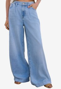 PALAZZO WIDE LEG - Avar lõikega teksad - bleach