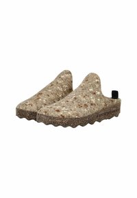 Pantofole slip-on con tomaia in feltro beige maculato e suole in tessuto marrone scuro, dotate di linguette sul tallone e testo del marchio.