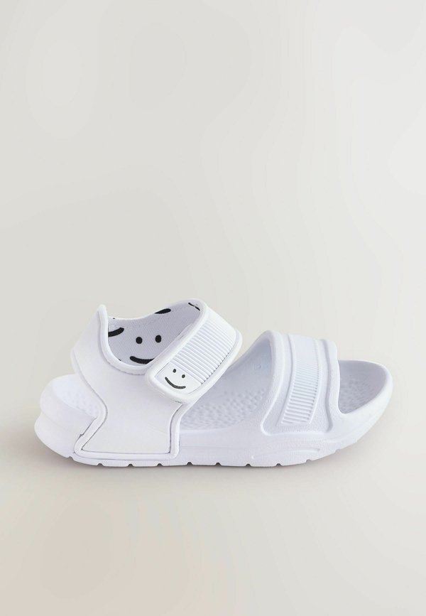 YOUNGER – Badesandale