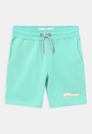 Shorts turquoise en tissu doux avec une ceinture élastique, un cordon de serrage, des poches latérales et un détail logo "VINGINO" en blanc et jaune.