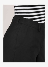 Unselected, black