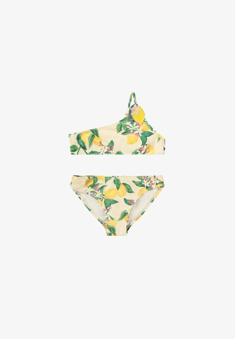 Maillot de bain deux pièces avec un haut à une épaule et un bas, arborant un motif de citrons jaunes et de feuilles vertes sur un fond clair.