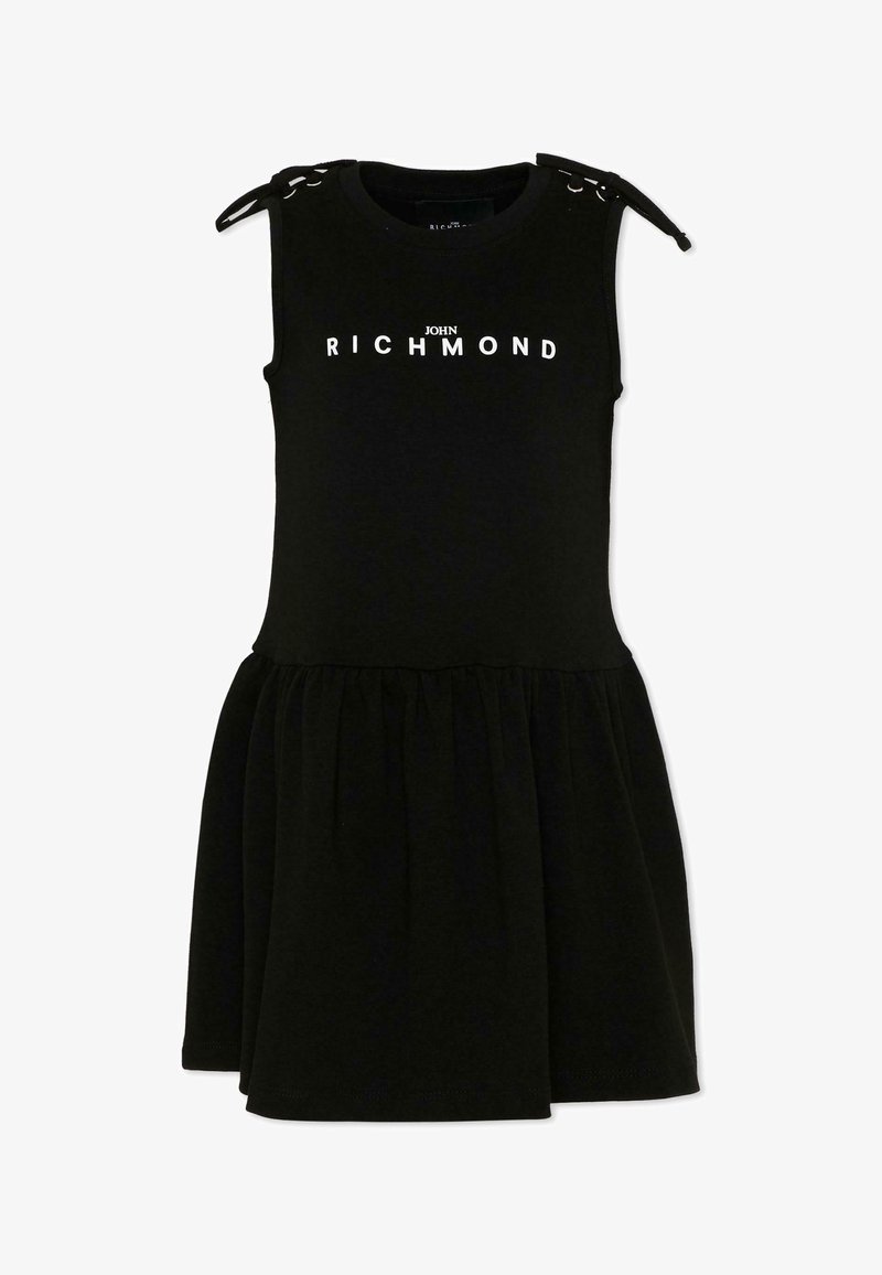 Robe noire sans manches avec jupe froncée, bretelles nouées aux épaules et texte blanc "JOHN RICHMOND" sur la poitrine.