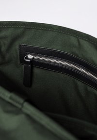 Sandqvist EVERYDAY MESSENGER UNISEX - Borsa a tracolla - dark green