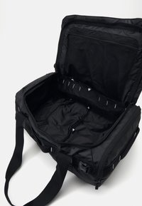 The North Face BASE CAMP VOYAGER DUFFEL 42L UNISEX - Utazótáska - black/white