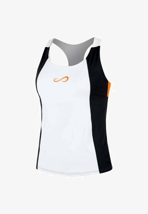 Camiseta atlética sin mangas con un cuerpo blanco, lados negros y un logo naranja. Fabricada con una tela ligera y diseño de espalda nadadora.