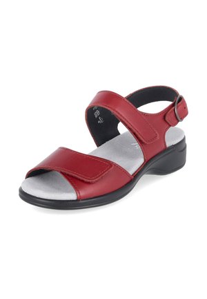 Sandale rouge à bout ouvert avec des sangles réglables sur le pied et autour de la cheville, avec une semelle intérieure rembourrée gris clair et une semelle basse noire.