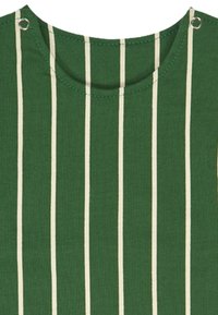 Zielony materiał z pionowymi kremowymi paskami, z okrągłym dekoltem i dwoma zapięciami na zatrzaski na ramieniu. Gładka faktura.