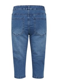 Denimcapri i ljusblått med en bleknad finish. Har två bakfickor och en uppvikning vid fållen. Standard midja med bälteshällor.