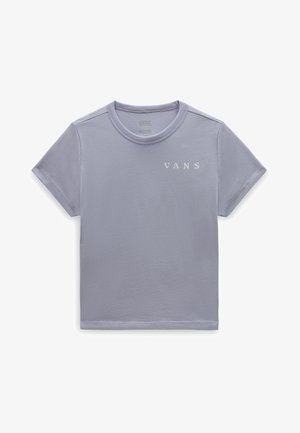 Světle fialové tričko s krátkým rukávem, vyrobené z bavlny. Má kulatý výstřih a malé bílé logo "VANS" na levé straně hrudi.