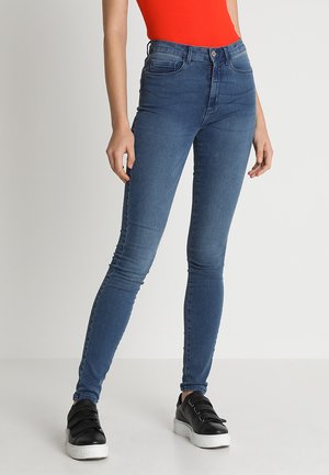 ONLY ONLROYAL - Karcsúsított farmerek - medium blue denim