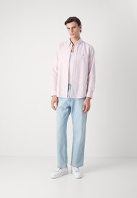 Tommy Hilfiger HERITAGE STRIPE SHIRT - Košeľa - terra red / white