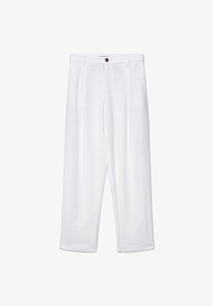 Pantalon blanc droit avec passants de ceinture, fermeture par boutons à l'avant et détails visibles des coutures avant, présenté à plat sur un fond blanc.