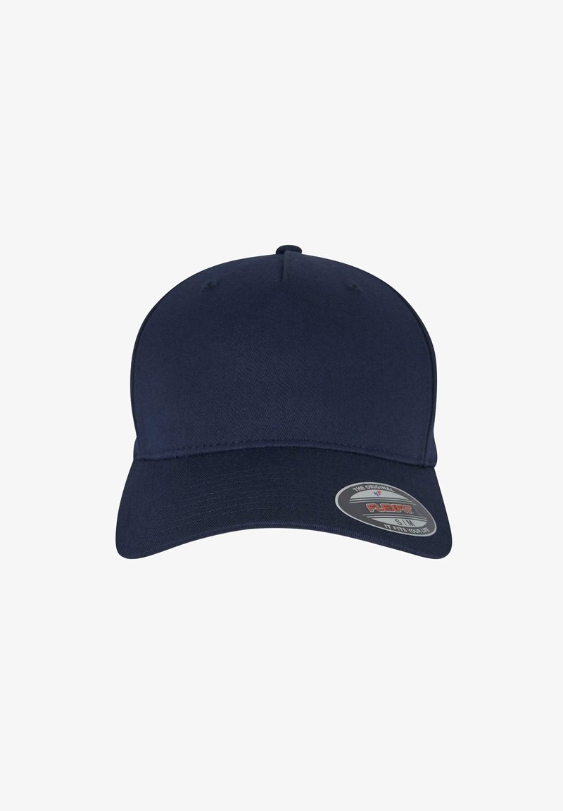 Tumši zila beisbola cepure ar struktūrētu dizainu, izliekto vizieri un auduma tekstūru. Priekšējā kreisajā pusē ir apaļa logotipa birka.