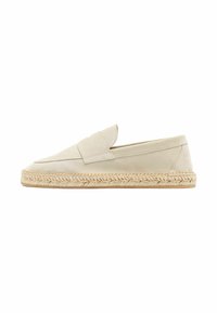Beige ruskinds espadrille sko med slid på design, featuring en afrundet tå, en flettet jutebund, og minimale syninger.